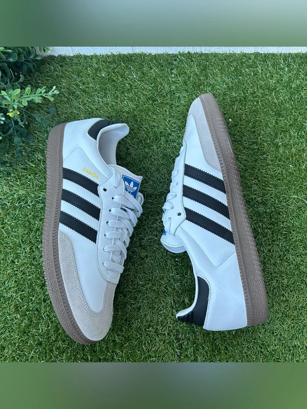 adidas  SAMBA OG SHOES $100 size men 10 gently used